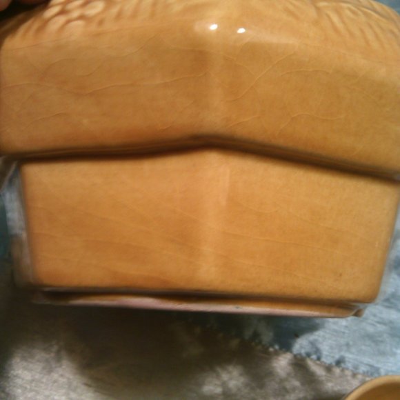 Vintage Golden Yellow Soup Tureen With Ladlle  ( Marked Calif USA 410 ) - Picture 10 of 10